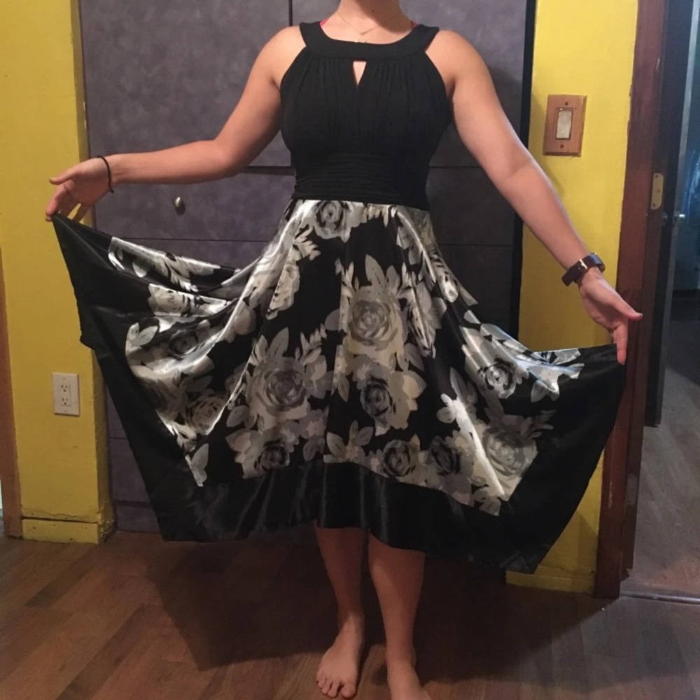 Dress - Picture 3 of 3